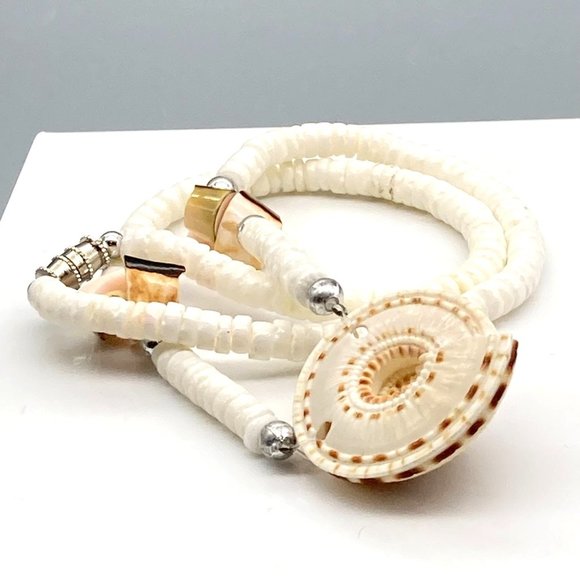 Retro Seashell Heishi Choker with Snail Shell Pendant and Sliced Beads, Vintage - Picture 4 of 4